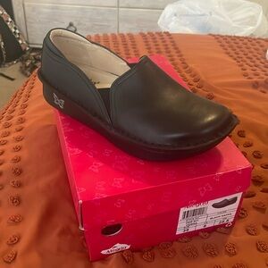 Black Napa Algeria Nursing Shoes size 9. Brand New